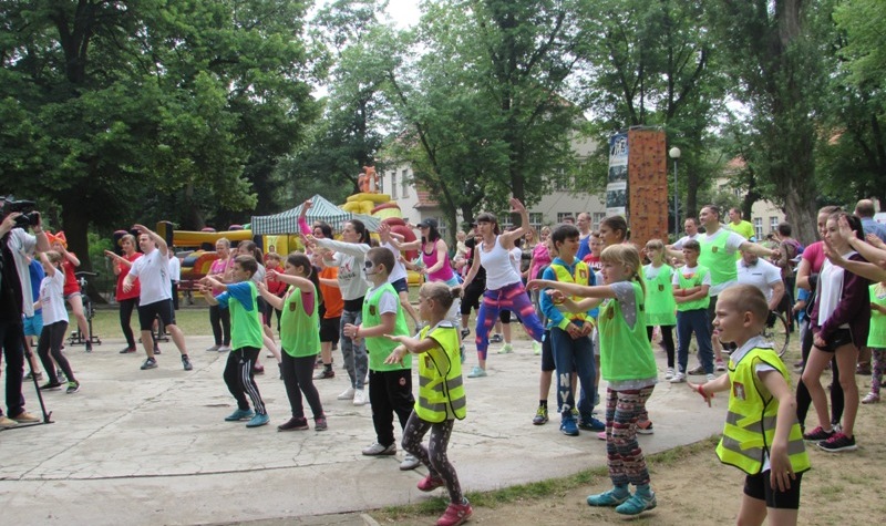 Ilustracja do artykułu Fotorelacja z biegu 29 maja w ramach kampanii 'Uzależnia mnie tylko sport' 