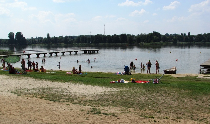 Ilustracja do artykułu Sezon plażowy nad Jeziorem Miejskim w Międzychodzie w pełni rozpoczęty!