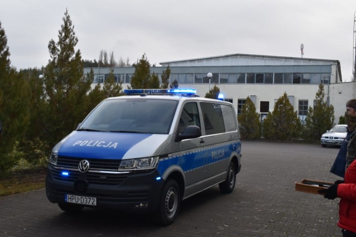Zdjęcia z przekazania radiowozu