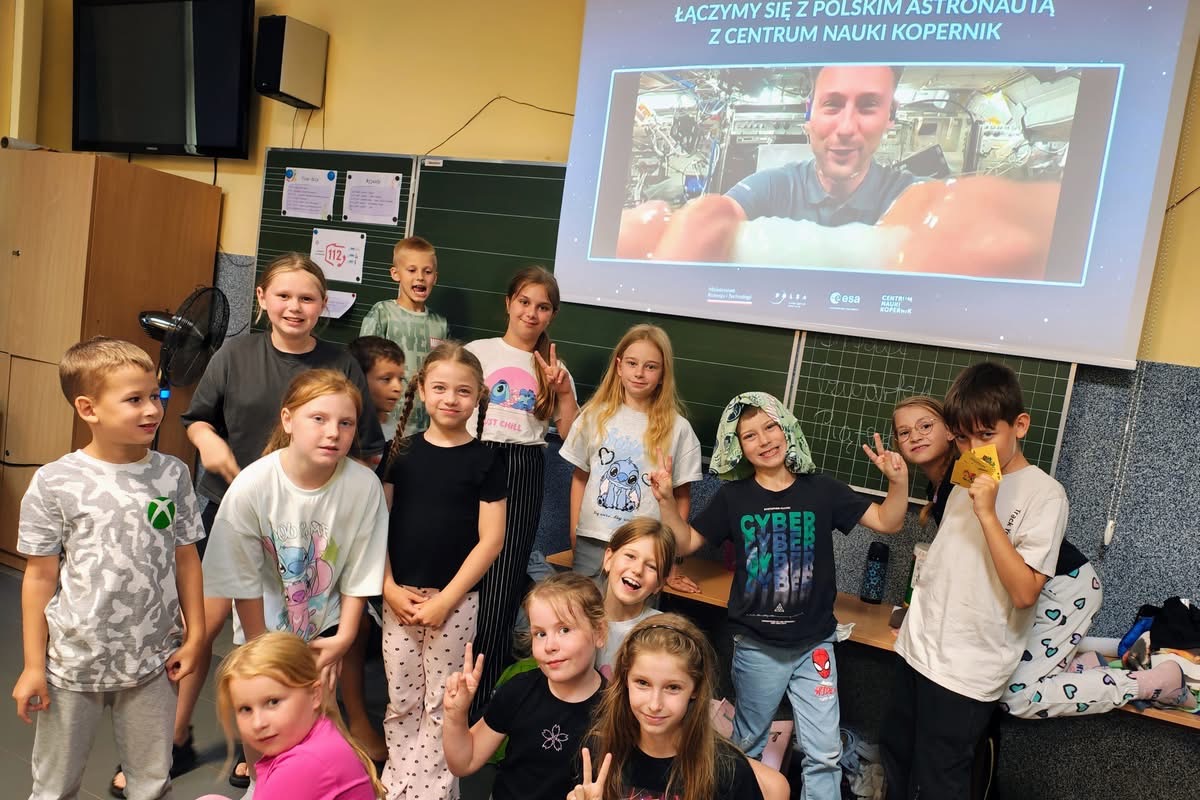 półkolonia podczas wykładu z astronautą