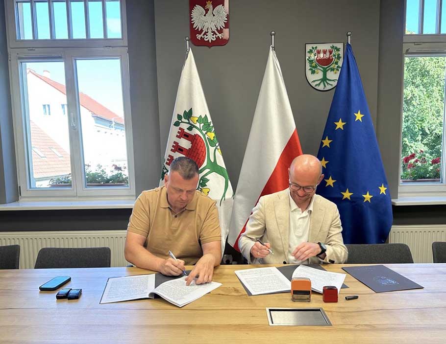 zdjęcie podpisanie umowy