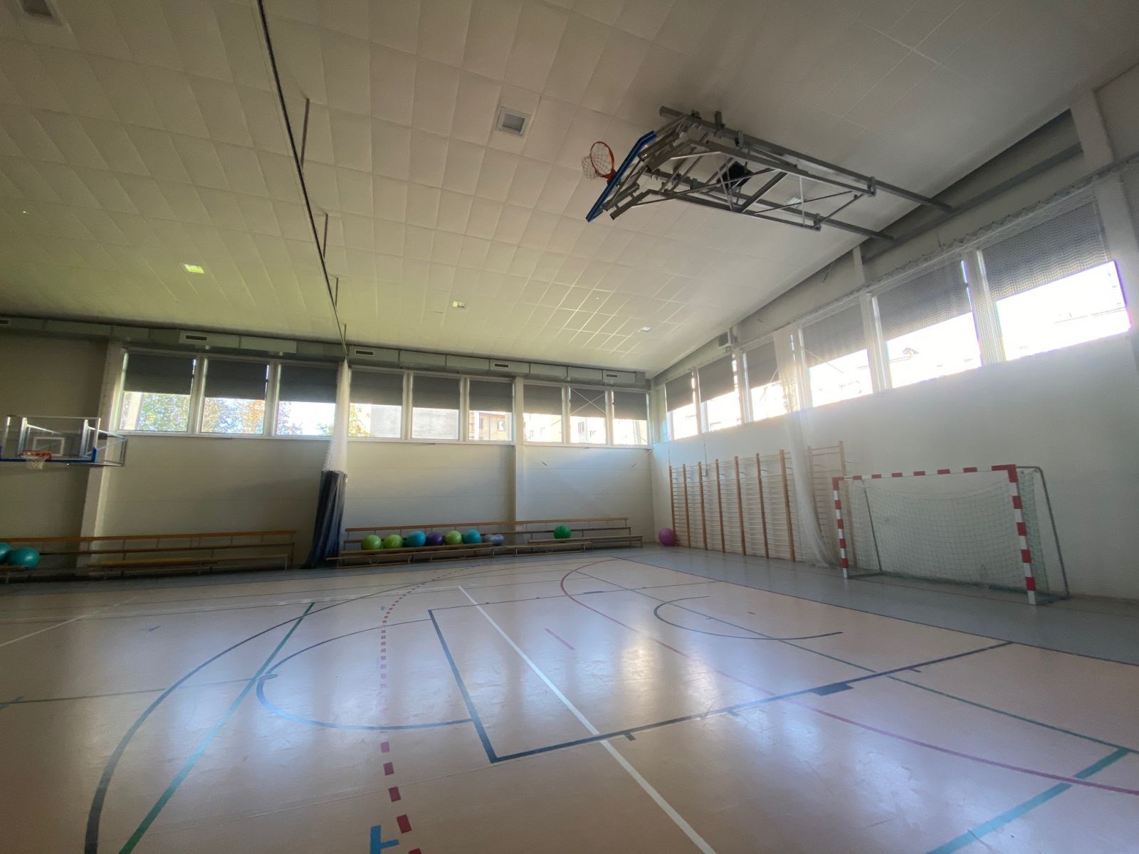 rolety na sali sportowej