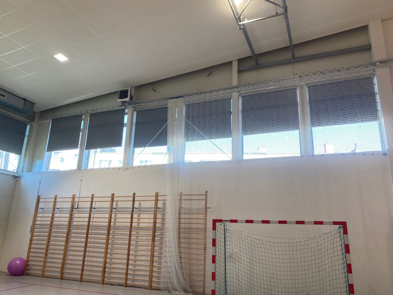 rolety na sali sportowej