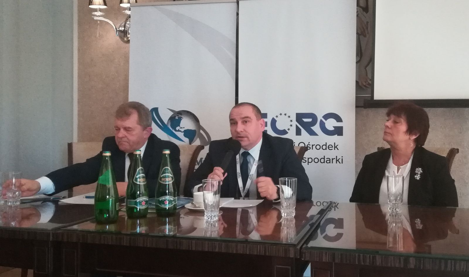 Burmistrz na panelu dyskusyjnym