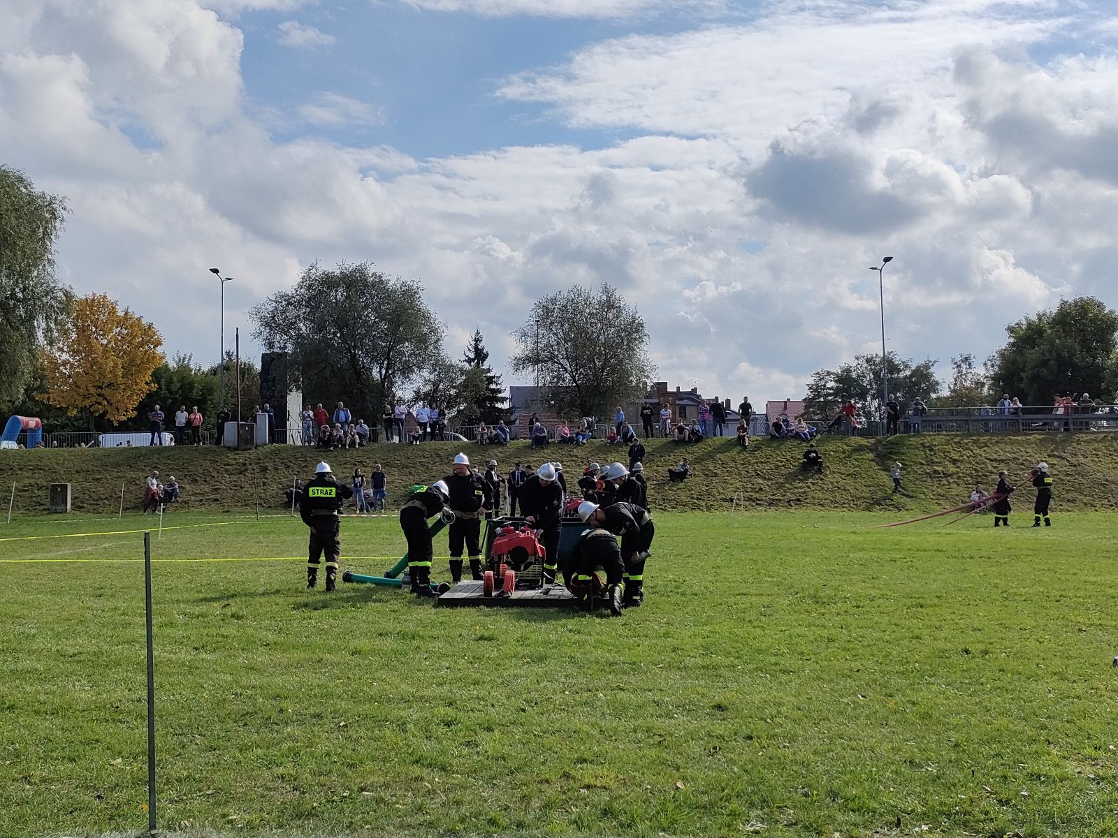 zdjęcie przedstawia zawody strażackie