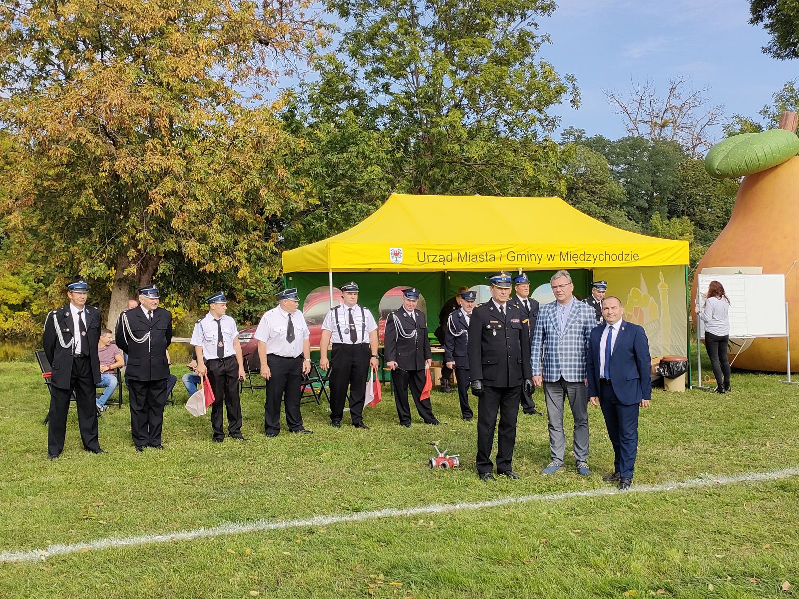 zdjęcie przedstawia zawody strażackie